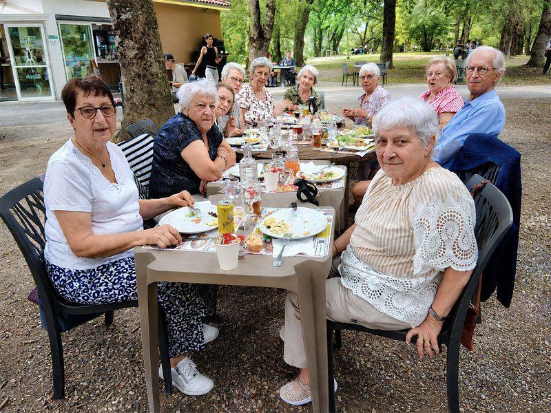 Déjeuner au parc de Frégeneuil